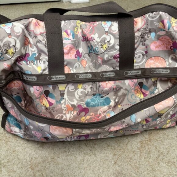 LeSportSac Weekender, Gym. Sports, Travel Bag " Like New " - Picture 7 of 9